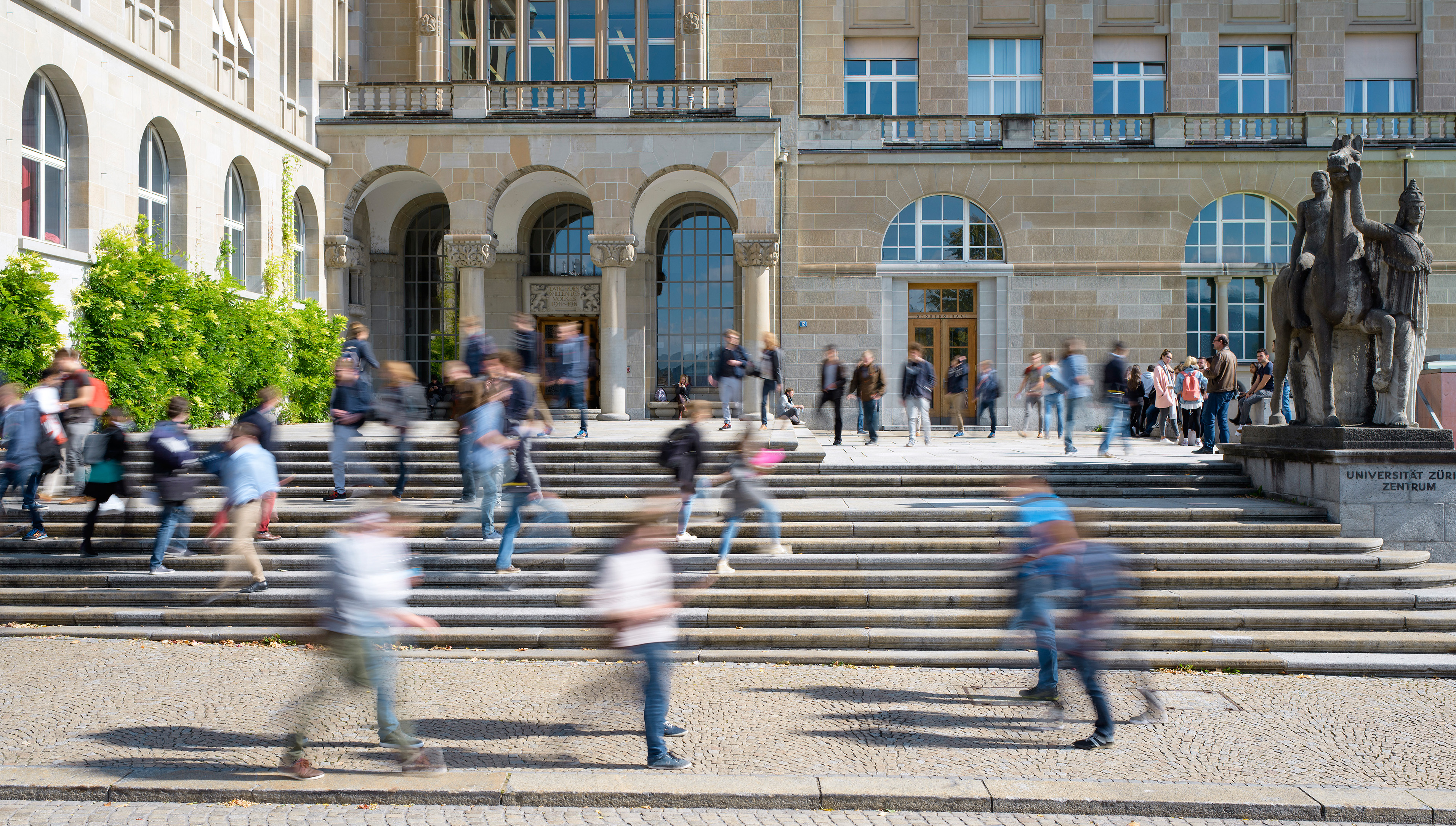 uzh center entrance front (UZH; Stefan Walter)